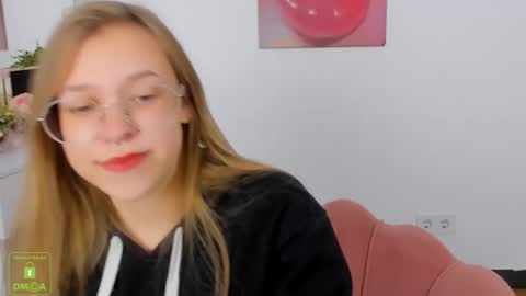 layriantavee online show from October 11, 7:51 am