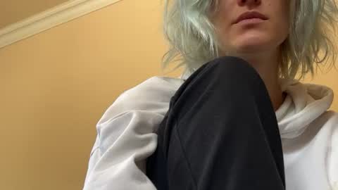 Lea Elfie online show from August 4, 7:44 am