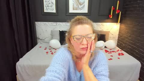 Snapshot of lea_fruit chatting on February 15, 11:39 am Lea online show from February 15, 11:39 am