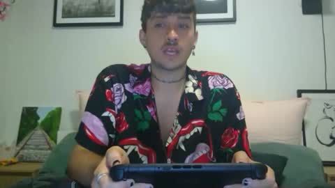 Leaf online show from April 4, 1:48 am