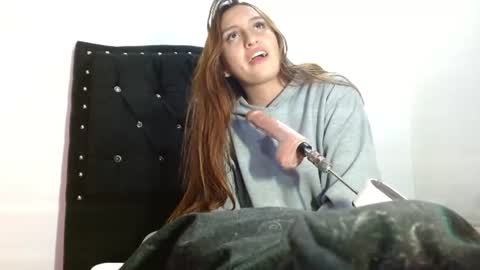 leah_moon11 online show from July 3, 7:26 am