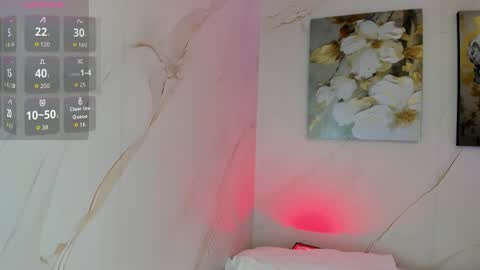 Snapshot of leah_naughty4u chatting on April 7, 3:07 am LEAH online show from April 7, 3:07 am