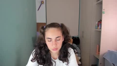 Snapshot of leah_sm chatting on January 21, 2:54 am Laura online show from January 21, 2:54 am