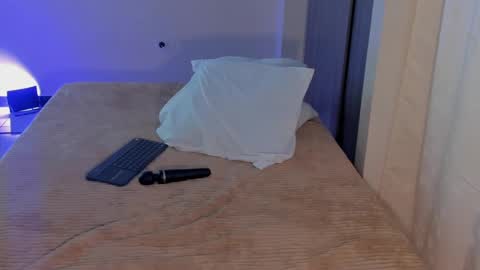 leahaltomm online show from March 5, 10:10 pm