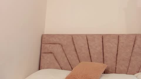 leahaltomm online show from November 19, 11:05 pm