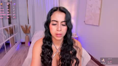 Snapshot of leahjones_ chatting on May 10, 9:58 am Leah Jones online show from May 10, 9:58 am