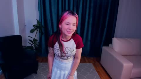 Snapshot of leahmerced chatting on April 7, 4:07 pm Luna online show from April 7, 4:07 pm