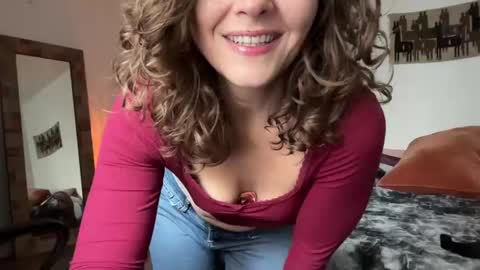 Leah Sparkles online show from November 8, 5:45 pm