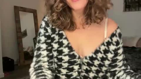 Leah Sparkles online show from December 5, 3:41 pm