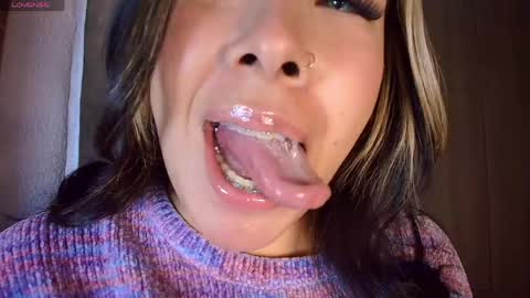 leah online show from April 18, 9:02 am