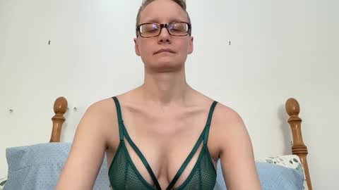 Lee online show from February 26, 3:08 pm