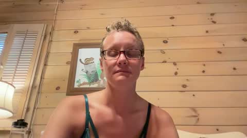 Lee online show from October 4, 9:02 pm