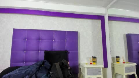 leamoreau__ online show from October 15, 12:05 pm