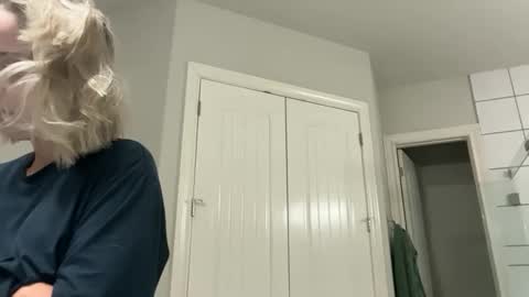 leanneluxecouple online show from October 20, 10:38 am