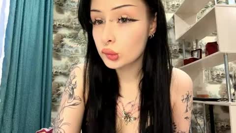 Kiki online show from April 21, 4:34 pm