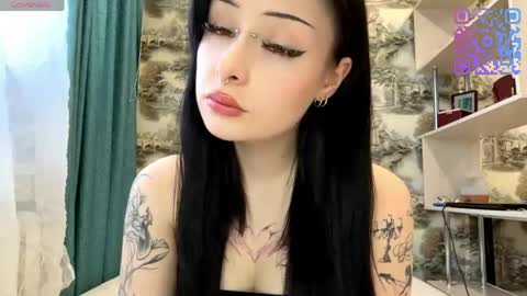 Kiki online show from May 1, 3:05 pm