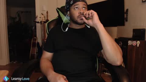 Snapshot of learoy chatting on December 16, 6:43 am Learoy online show from December 16, 6:43 am