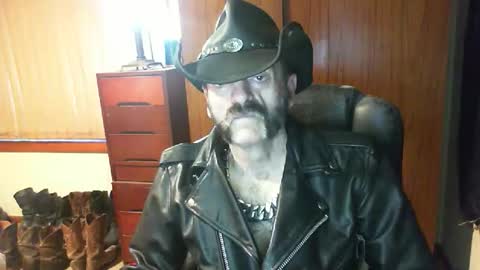 leathergreaser online show from May 18, 8:47 pm