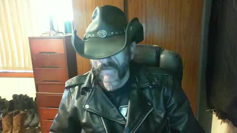 leathergreaser online show from June 3, 9:42 pm
