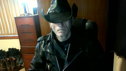 leathergreaser online show from July 12, 9:28 pm