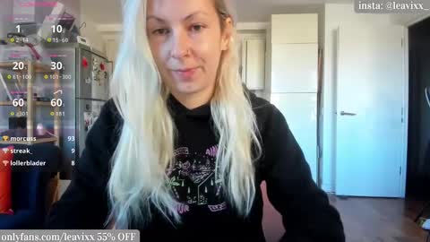 Snapshot of leavixx chatting on October 24, 10:00 am LeaVixx online show from October 24, 10:00 am