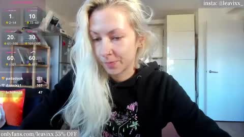 Snapshot of leavixx chatting on October 25, 2:02 pm LeaVixx online show from October 25, 2:02 pm