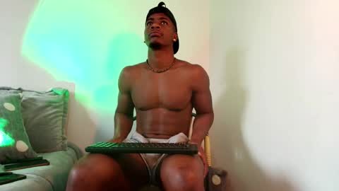 Snapshot of lebron_black_ chatting on February 12, 9:10 pm Lebron online show from February 12, 9:10 pm