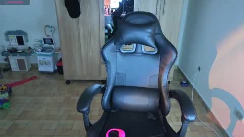 Lee online show from April 22, 6:31 pm