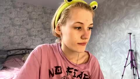 Kate online show from May 4, 5:25 am