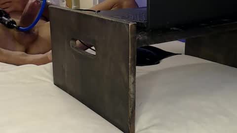 Lee Cox online show from October 24, 8:33 am