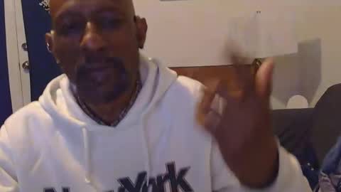Snapshot of leeguy_hugedick chatting on January 18, 7:01 am Ebony DeafGuy online show from January 18, 7:01 am