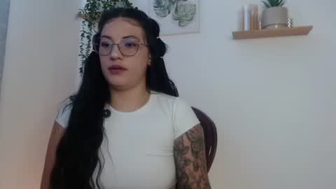 Snapshot of leena_rosee chatting on July 16, 6:25 pm leena_rosee online show from July 16, 6:25 pm