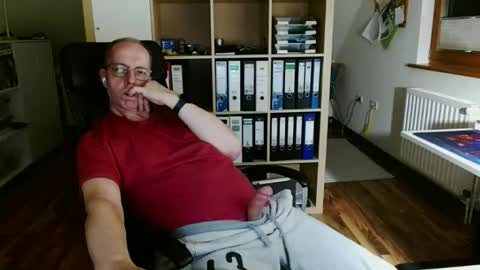 Snapshot of lefti27 chatting on April 6, 10:11 pm Dave online show from April 6, 10:11 pm