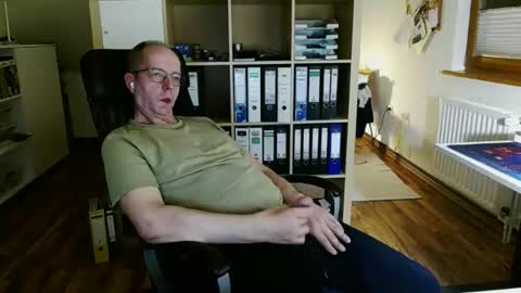 Snapshot of lefti27 chatting on April 19, 9:39 pm Dave online show from April 19, 9:39 pm