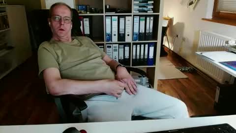 Snapshot of lefti27 chatting on April 26, 8:39 pm Dave online show from April 26, 8:39 pm