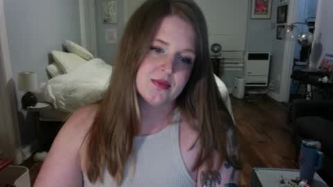 Snapshot of leftyeden chatting on March 5, 5:47 am Eden Baby online show from March 5, 5:47 am