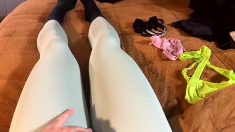 leggingslover7 online show from December 5, 1:06 pm