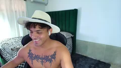 Snapshot of lei_77 chatting on February 7, 10:02 pm Lei online show from February 7, 10:02 pm