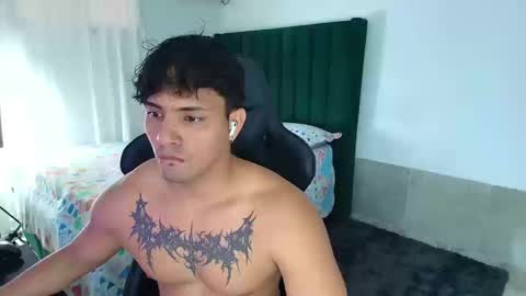 Snapshot of lei_77 chatting on February 24, 9:57 pm Lei online show from February 24, 9:57 pm