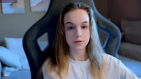 Snapshot of leiamurphy chatting on April 14, 3:45 am Leia online show from April 14, 3:45 am