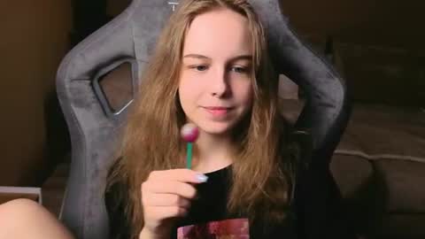 Snapshot of leiamurphy chatting on July 2, 4:46 pm Leia online show from July 2, 4:46 pm