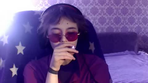 Snapshot of leigharedcross chatting on February 4, 7:14 am Viola online show from February 4, 7:14 am