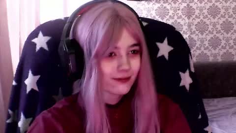 Snapshot of leigharedcross chatting on February 8, 5:44 am Viola online show from February 8, 5:44 am