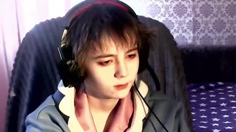 Snapshot of leigharedcross chatting on February 12, 6:08 am Viola online show from February 12, 6:08 am