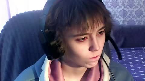 Snapshot of leigharedcross chatting on February 13, 6:20 am Viola online show from February 13, 6:20 am