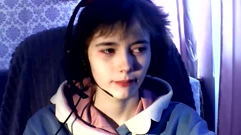 Snapshot of leigharedcross chatting on February 14, 5:26 am Viola online show from February 14, 5:26 am