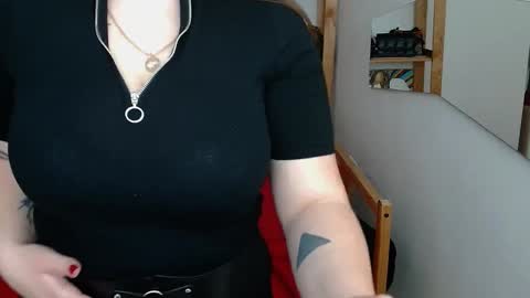 Leila online show from December 10, 1:22 pm