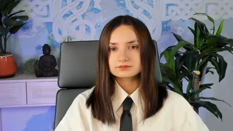 Snapshot of leila_murphy chatting on February 20, 9:11 am LeilaMurphy online show from February 20, 9:11 am