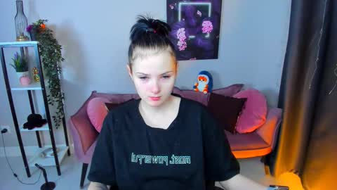 Snapshot of leila_xxbaby chatting on November 23, 11:43 am Leila online show from November 23, 11:43 am