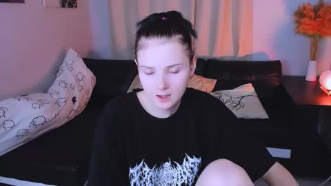 Snapshot of leila_xxbaby chatting on November 27, 1:57 pm Leila online show from November 27, 1:57 pm